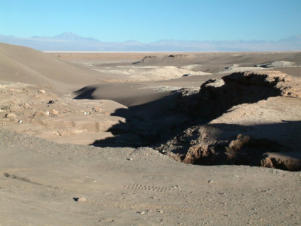 13-A canyon in the Valle de la Luna.jpg - A canyon in the Valle de la Luna